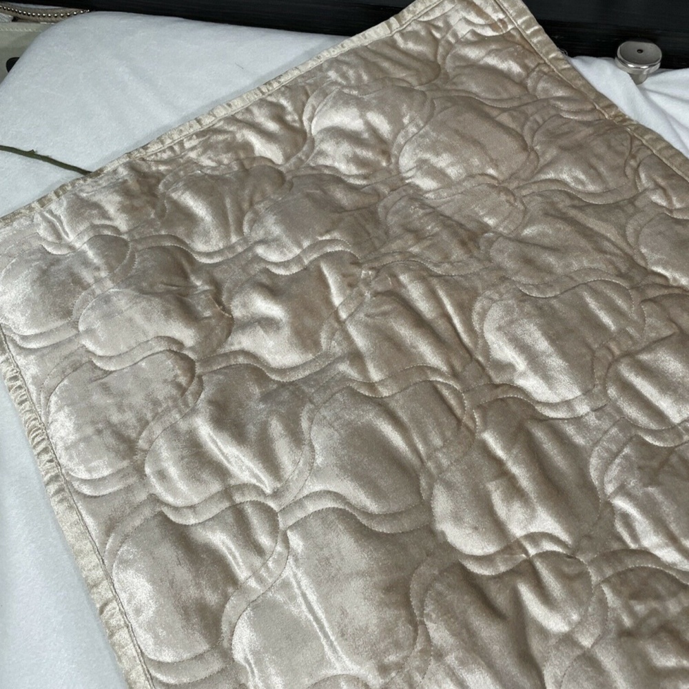 NIB [ 1 King ] Quilted Velvet‎ Sham for Hotel Collection Contour - Picture 5 of 12